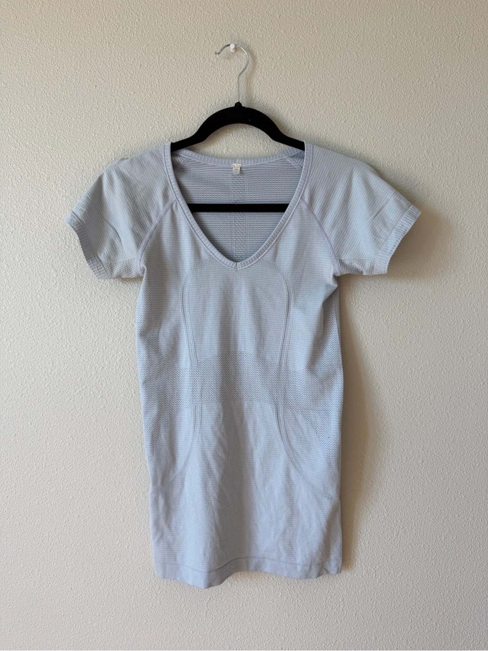 Lululemon Swiftly Tech Short Sleeve V-Neck Light Blue Gray Size 4